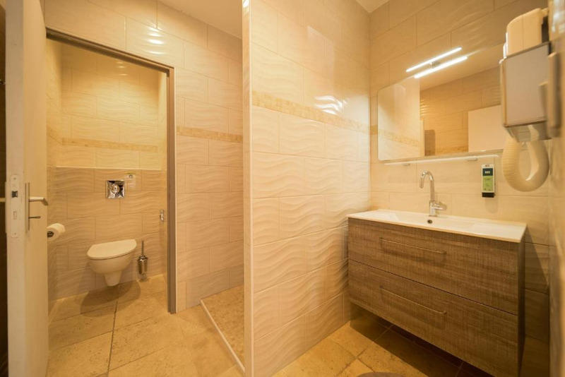 Fonds de commerce - 1 525 m²