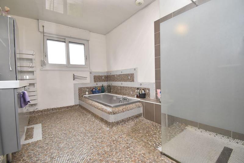 Pavillon - 150 m² - 8 pièces