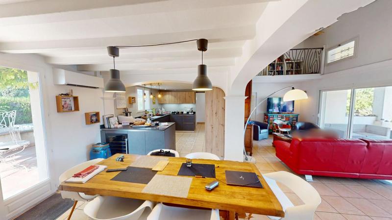 Villa - 163 m² - 6 pièces