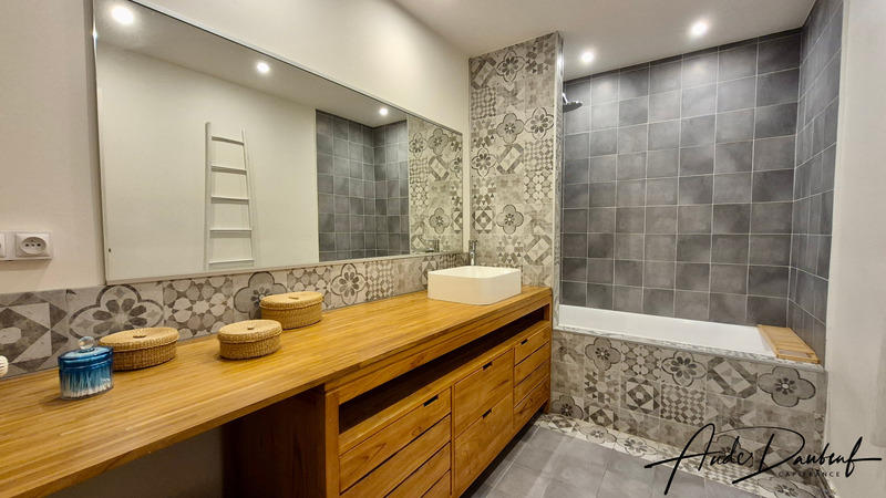 Appartement - 105 m² - 5 pièces