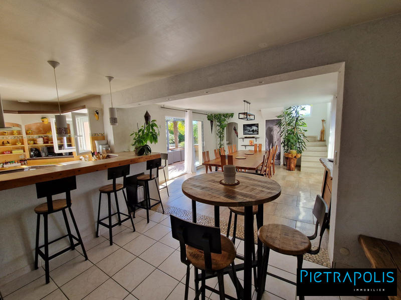 Maison traditionnelle - 171 m² - 5 pièces