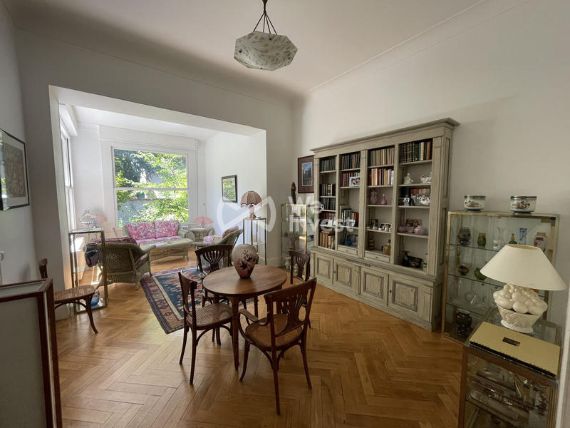 Maison - 331 m² - 9 pièces