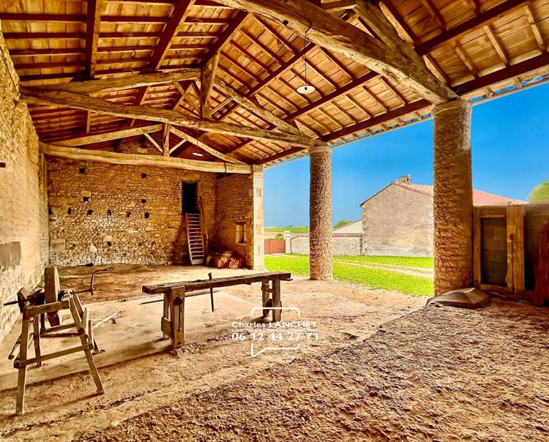 Maison - 250 m² - 6 pièces