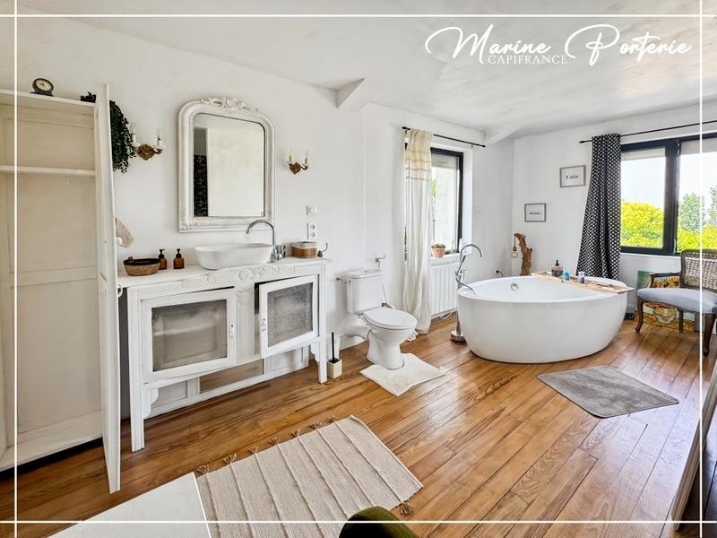 Maison en pierre - 215 m² - 6 pièces