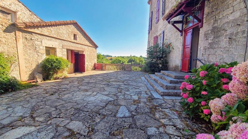 Maison - 427 m² - 15 pièces