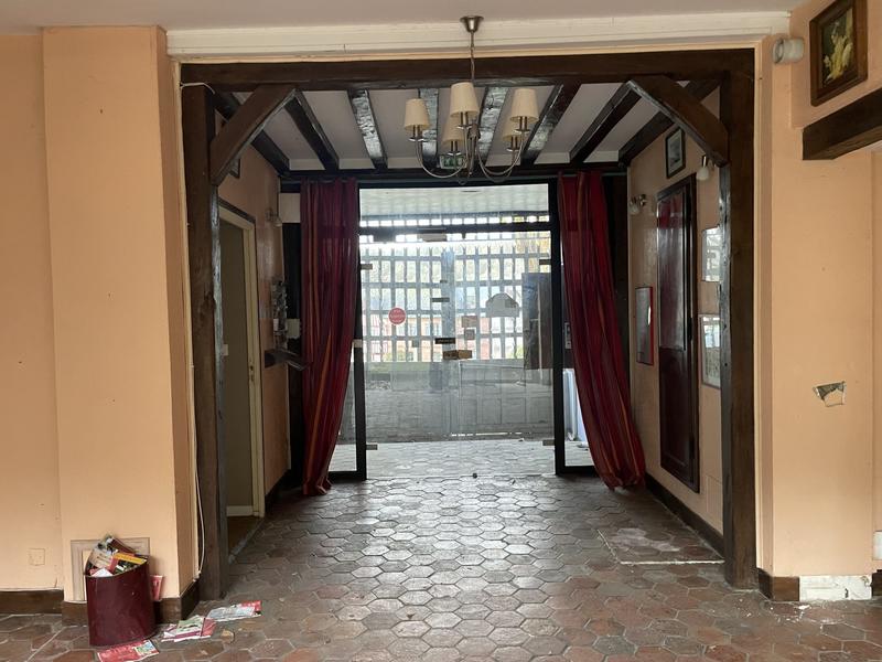 Maison - 750 m² - 18 pièces