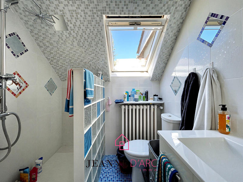 Maison - 219 m² - 7 pièces