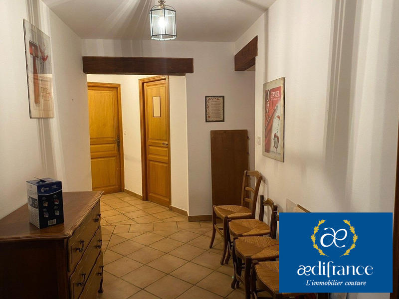 Maison traditionnelle - 231 m² - 9 pièces