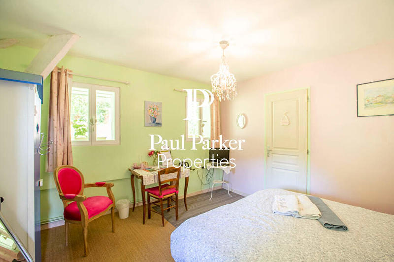 Maison - 232 m² - 10 pièces