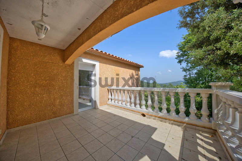 Villa - 100 m² - 5 pièces