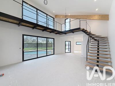 Maison - 140 m² - 5 pièces