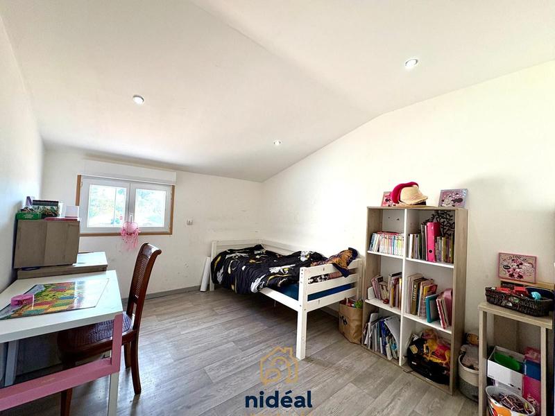 Maison - 180 m² - 8 pièces