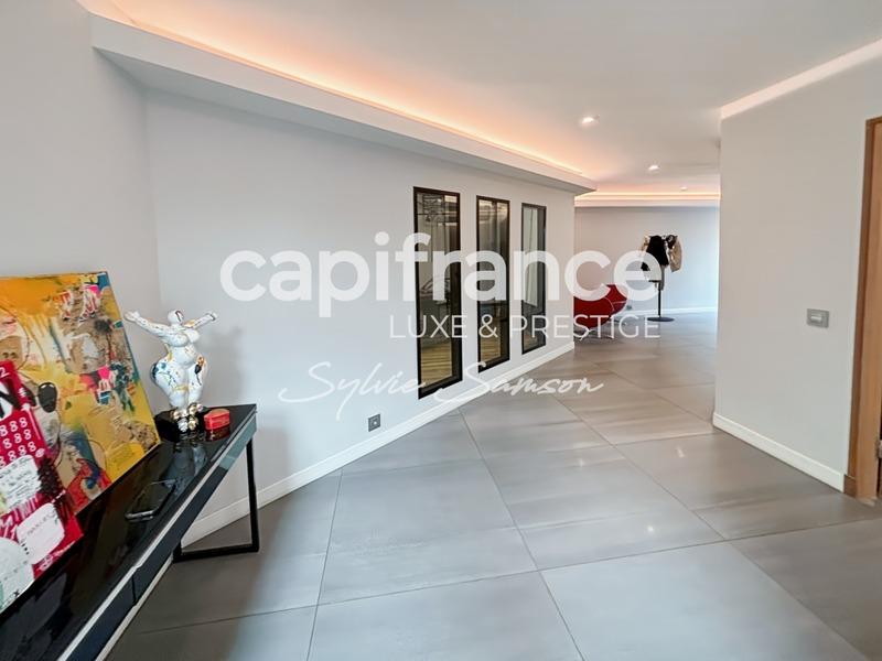 Maison - 477 m² - 12 pièces