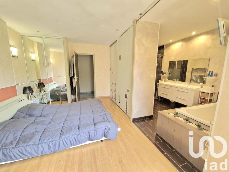 Maison - 351 m² - 12 pièces