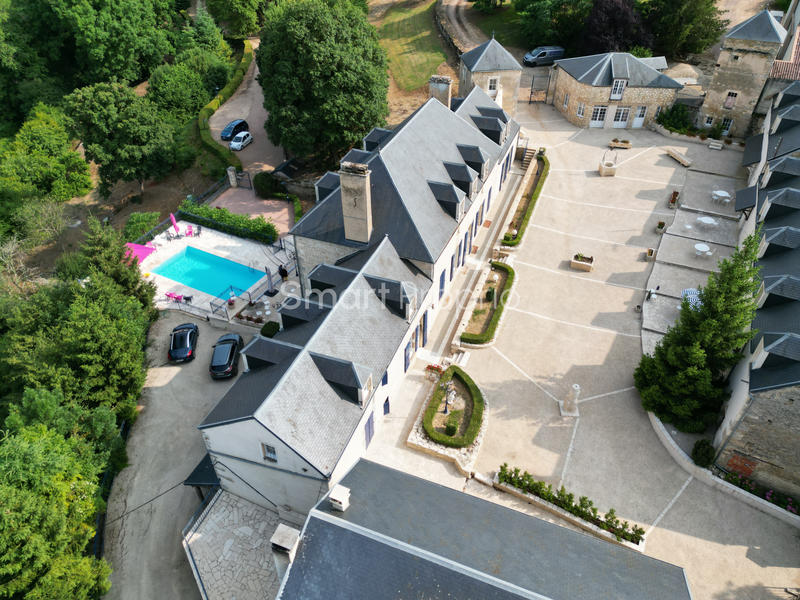 Propriété - 882 m² - 49 pièces