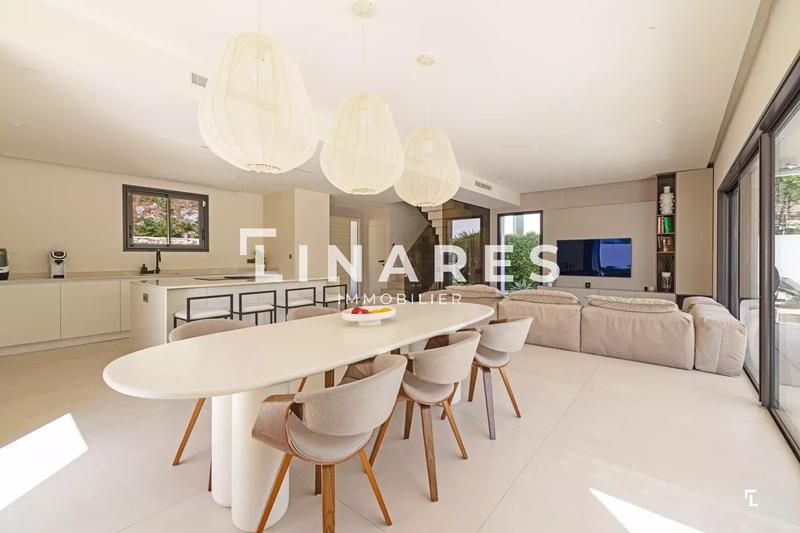 Villa - 189 m² - 6 pièces