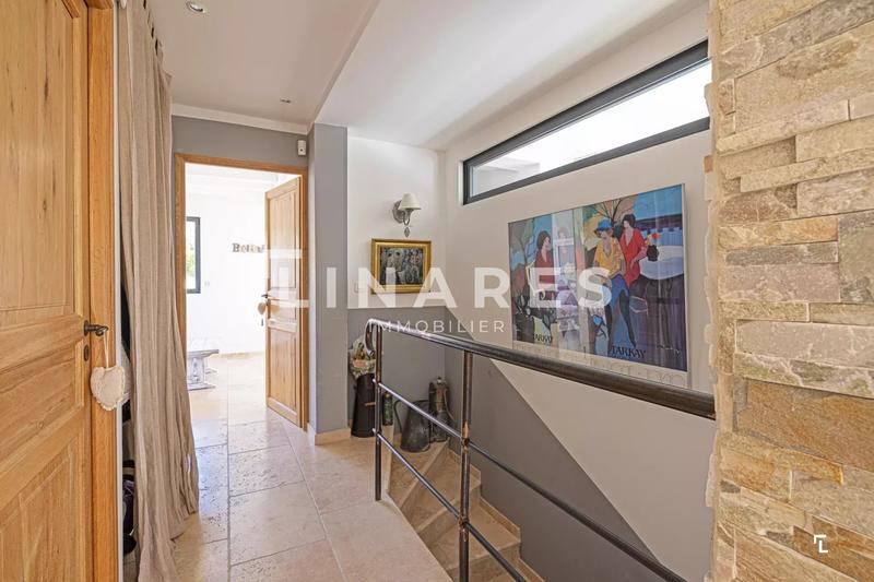 Maison - 215 m² - 6 pièces