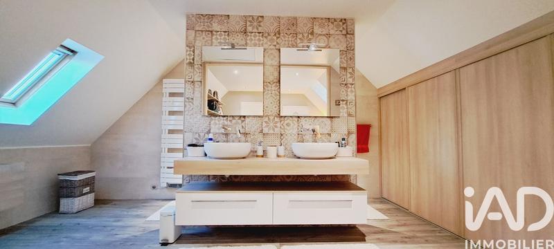 Maison - 202 m² - 8 pièces