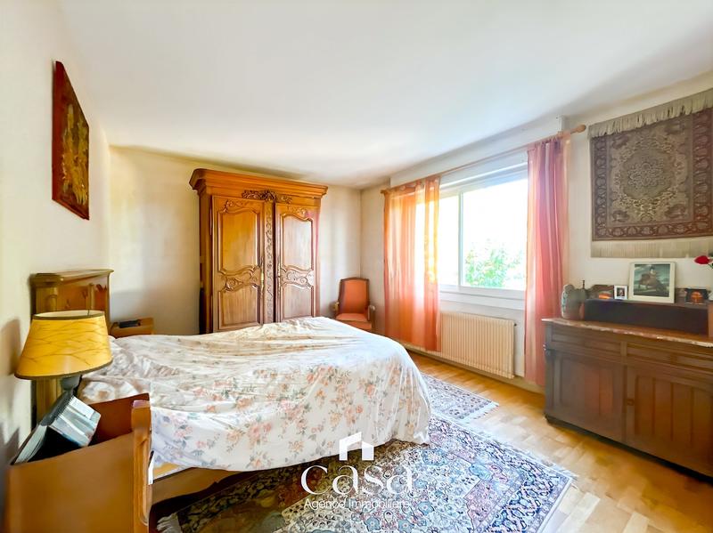 Maison - 220 m² - 10 pièces