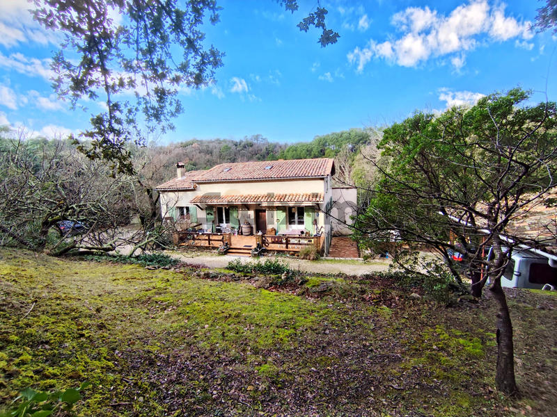 Maison - 254 m² - 13 pièces