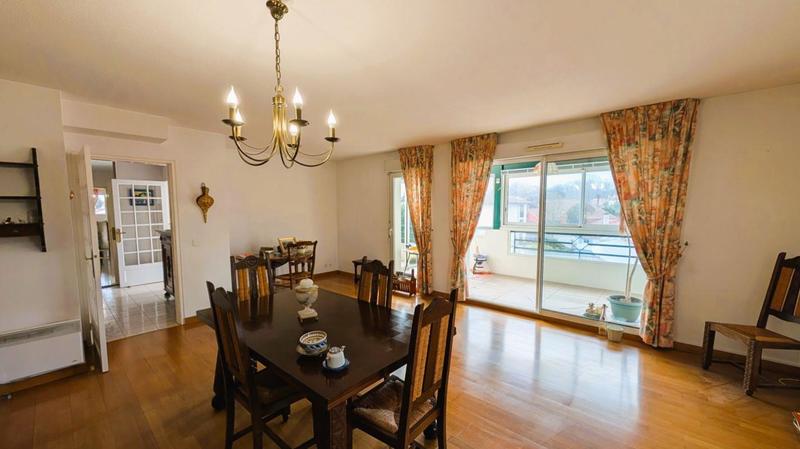 Appartement - 98 m² - 4 pièces