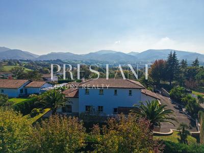 Maison - 294 m² - 9 pièces