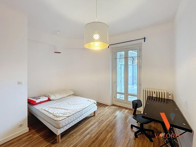 Appartement - 99 m² - 5 pièces