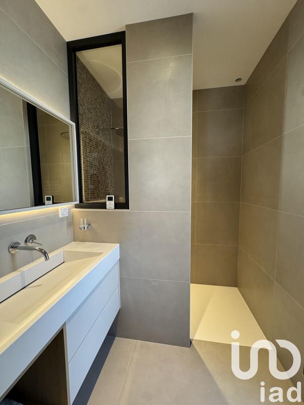 Maison - 240 m² - 8 pièces