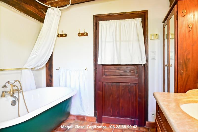 Maison - 201 m² - 14 pièces