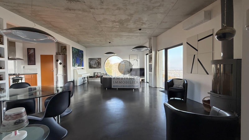 Maison - 241 m² - 8 pièces