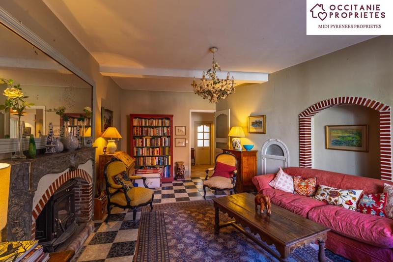 Maison de village - 256 m² - 10 pièces