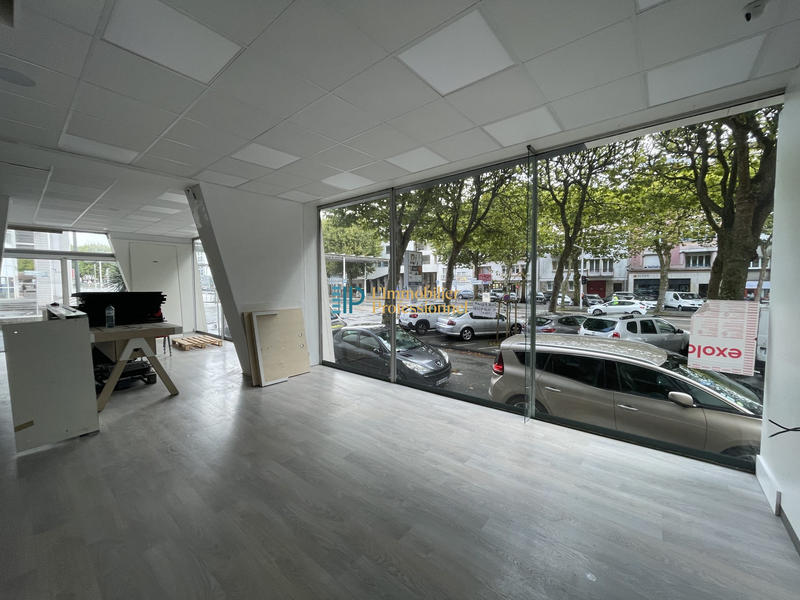 Local commercial - 104 m² - 3 pièces