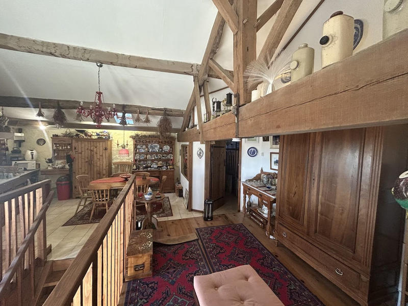 Maison - 273 m² - 15 pièces