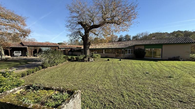 Maison - 235 m² - 7 pièces