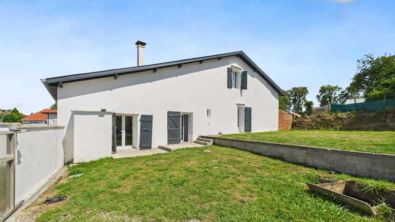 Maison - 210 m² - 7 pièces