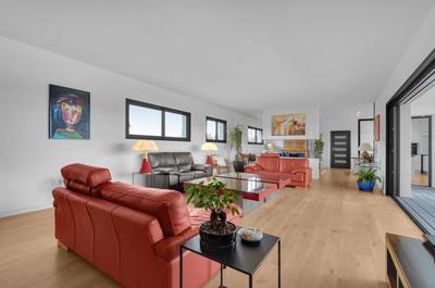 Propriété - 253 m² - 6 pièces