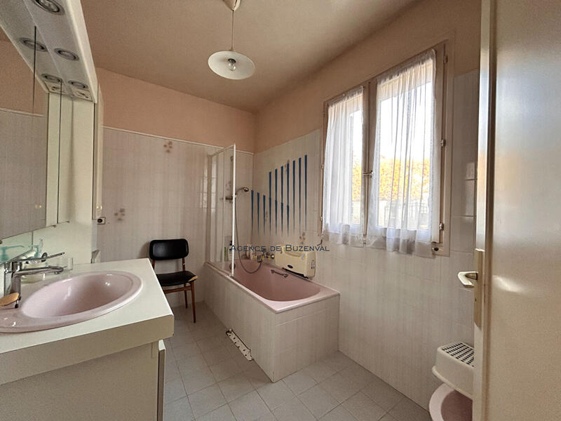 Maison - 162 m² - 8 pièces