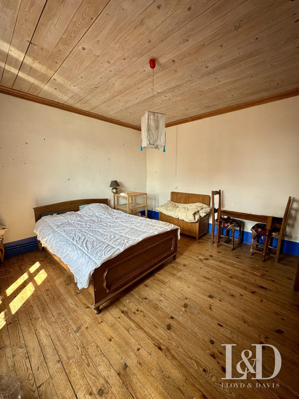 Maison traditionnelle - 213 m² - 7 pièces