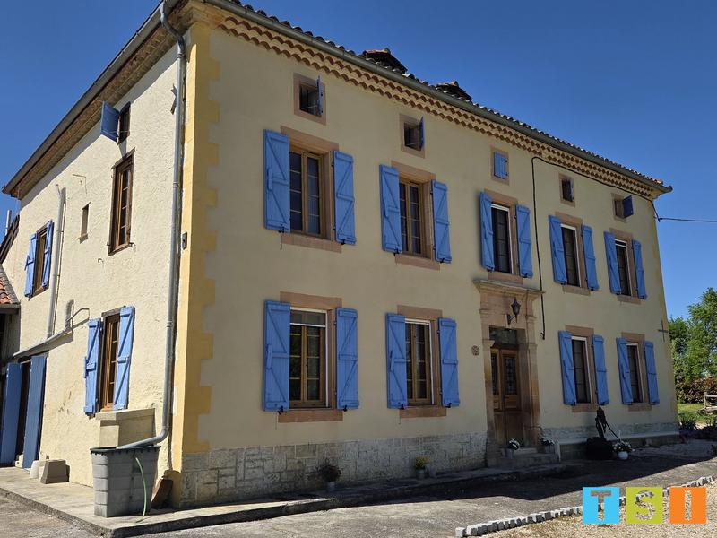 Maison - 230 m² - 7 pièces