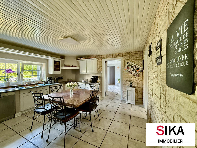 Maison - 220 m² - 8 pièces