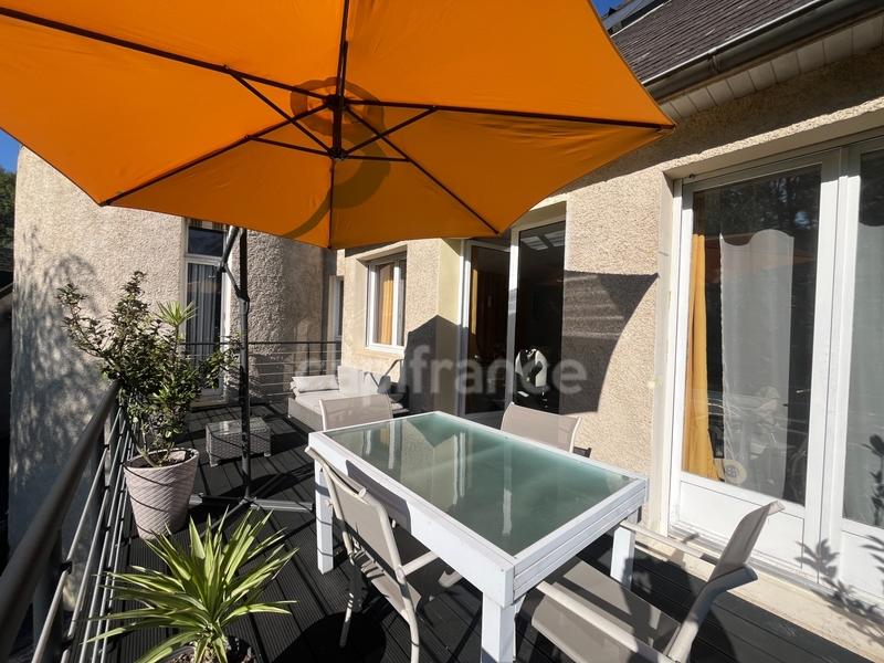 Maison - 472 m² - 15 pièces