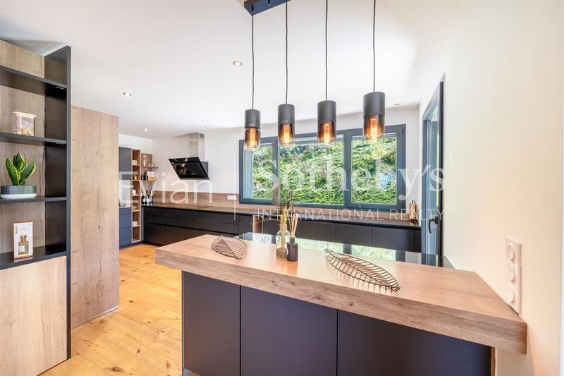 Maison - 276 m² - 7 pièces