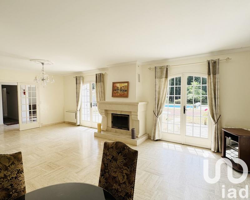 Maison - 214 m² - 8 pièces