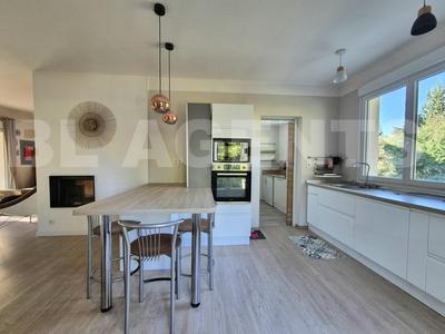 Maison - 215 m² - 7 pièces