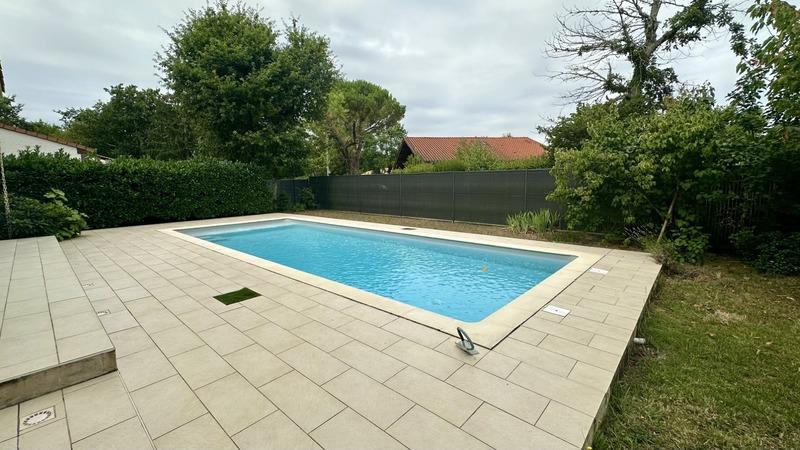 Maison - 220 m² - 7 pièces