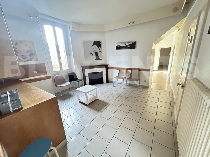 Entrepôt - 130 m² - 6 pièces