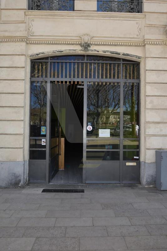 Local commercial - 90 m² - 4 pièces