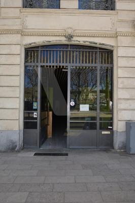 Local commercial - 90 m² - 4 pièces