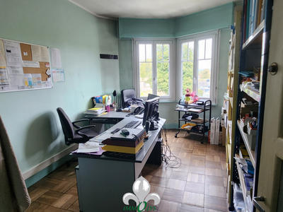 Bureau - 128 m² - 7 pièces