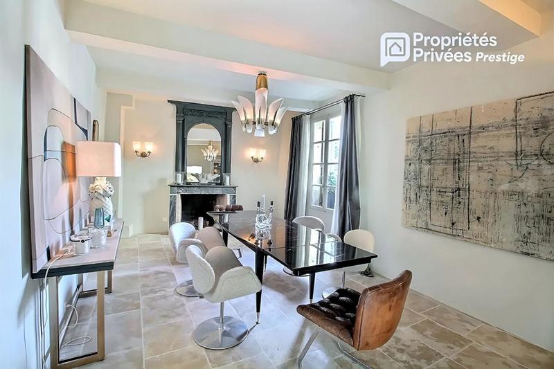 Demeure - 330 m² - 11 pièces